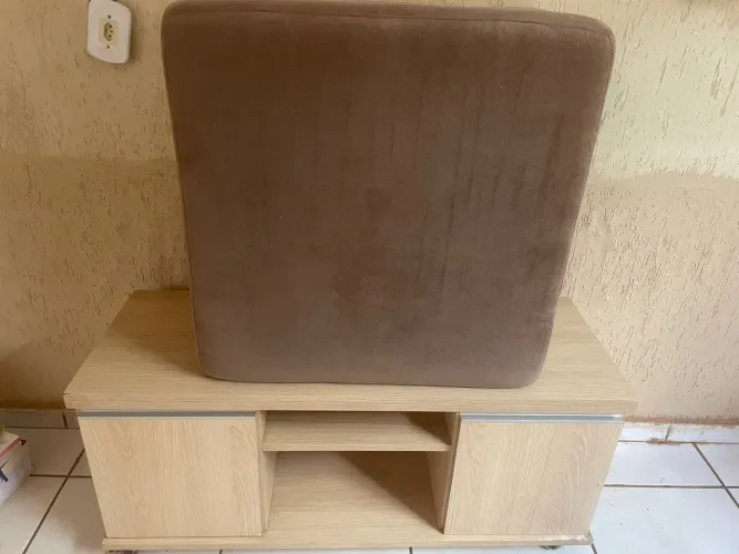 Rack e puff de sofá 