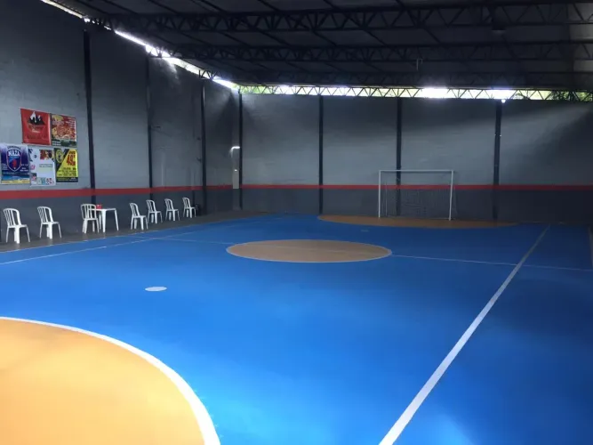 Complexo esportivo com bar e quadra de futsal - Galpão 650m²