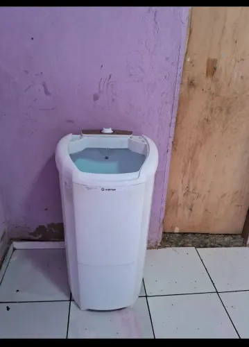 Vendo esta máquina de lavar 15 kilos em perfeito estado nao troco sou de Porto Velho
