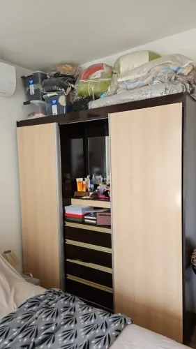 Guarda-roupa casal Bartira em MDP com espelho e gavetas
