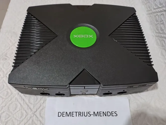 Microsoft Xbox Clássico 250GB desbloqueado - c/ vídeo comp, emuladores, apps e +200 dvds!