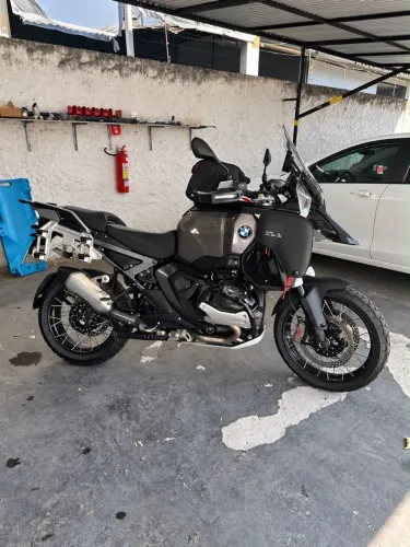 GS1300 TRIPLO BLACK 2025