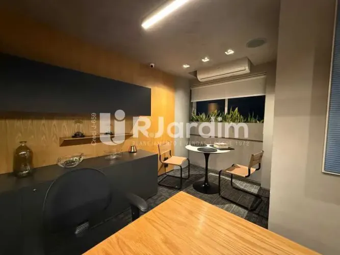 Centro | Av. Presidente Vargas | 377 m² | Conjunto Comercial Mobiliado | Auditório | Alto