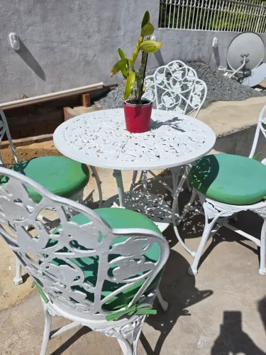 Mesa hera e 4 cadeiras jardim (alumínio fundido) 