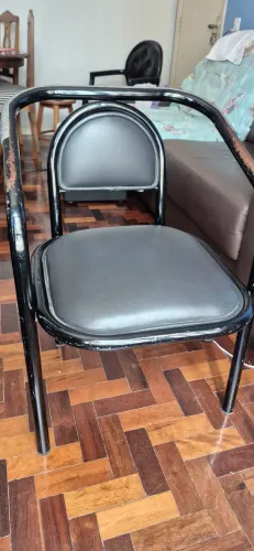 Cadeira de ferro.