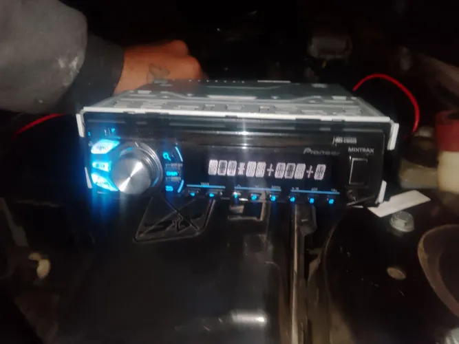 Vendo som de carro