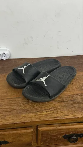 Chinelo jordan 