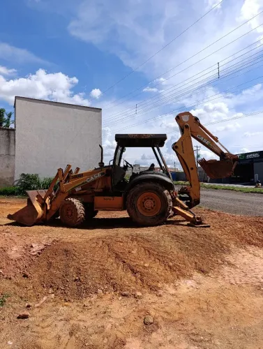Retroescavadeira case 580M 4X2 2011