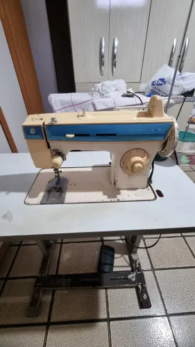 Máquina Singer Facilita