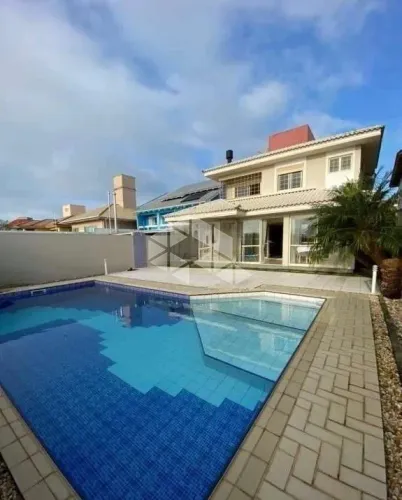 Casa com 5 dormitórios em Coqueiros com piscina e area de churrasqueira - Florianópolis/SC