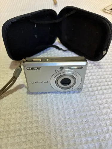 Câmera Digital Sony Cyber-shot 7.2 MP (Não Liga / Para Peças ou Conserto) + Capa