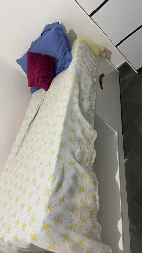 Cama de solteiro com nicho e sapateira embutida *sem colchão*