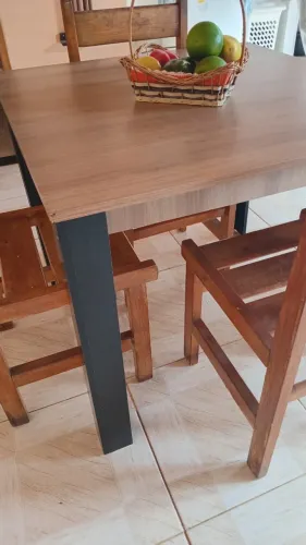 Mesa com 3 cadeiras