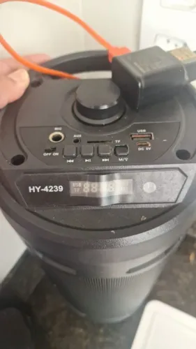 Caixa de Som HY 4239, defeito no botão
