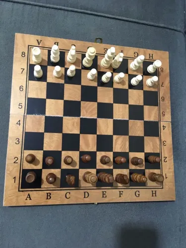 Jogo de Tabuleiro de Xadrez de Madeira Dobrável de 30cm x 30cm - NOVO