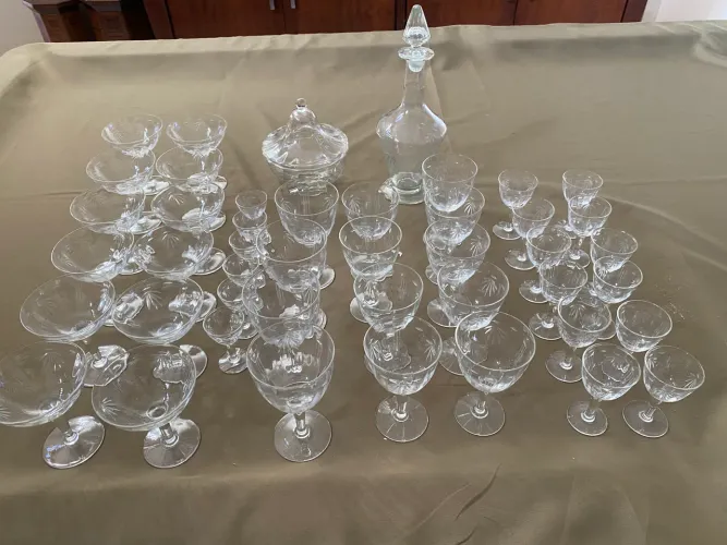Jogo de Taças de Cristal Lapidado - 47 Peças (Vintage)