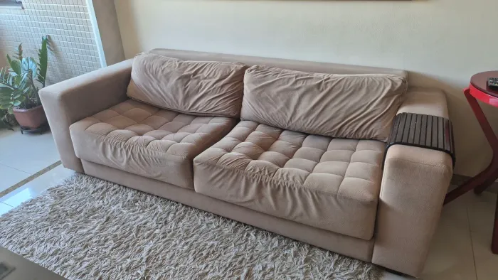 Sofá retrátil em suede