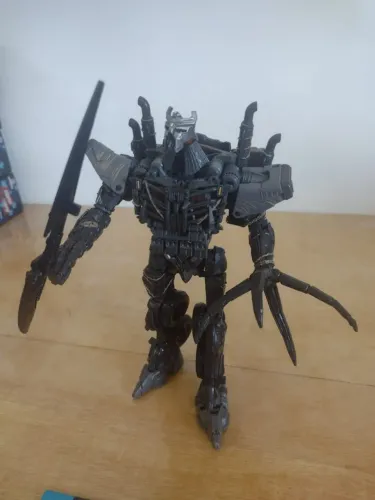 Transformer Scourge Studio Series completo