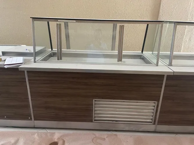 Conjunto de Balcões Refrigerados com proteção em vidro Profissional