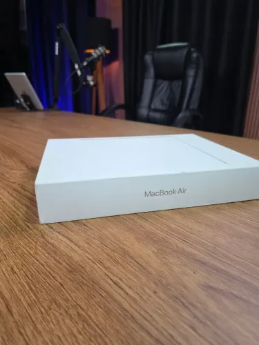 MAC BOOK M5 LACRADO - STAR LIGHT 512GB/16GB RAM
