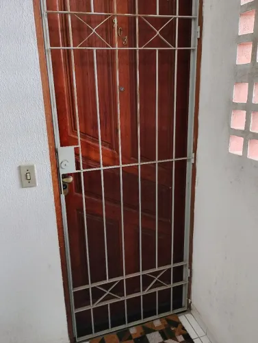Portão social. Com chave tetra