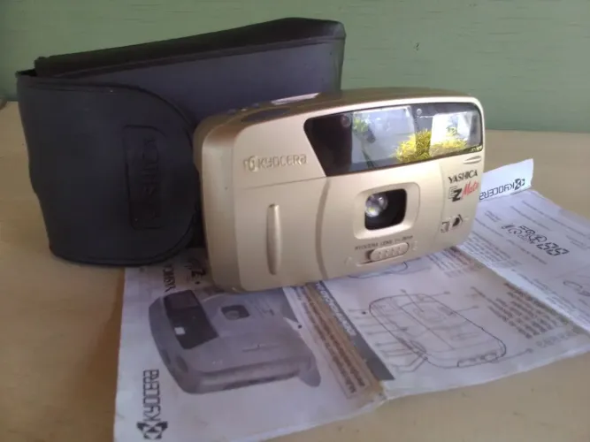 Câmera analógica Yashica 