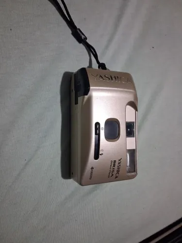 Camera analógica Yashica Brisa