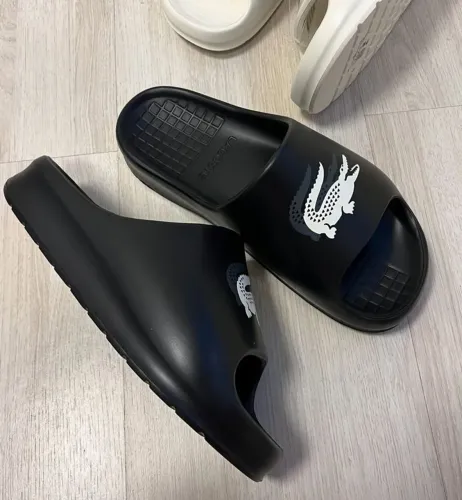 Chinelo slide da Lacoste
