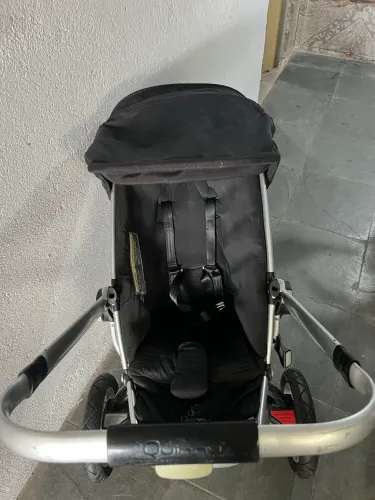 Carrinho de bebê quinny