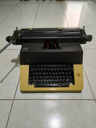 maquina de escrever remington 150