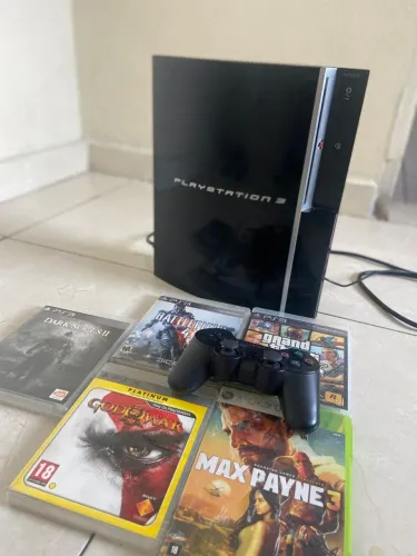 PlayStation 3 Original + 4 Jogos físicos + 2 jogos digitais +1 controle