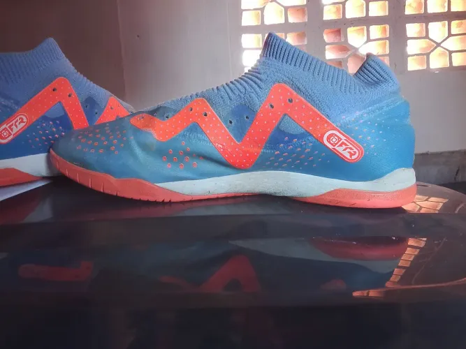 Chuteira semi nova futsal puma