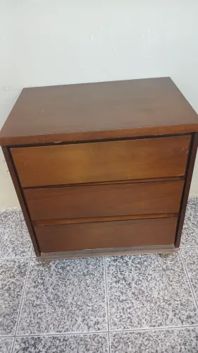 Mesa de cabeceira.
