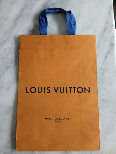 ?Sacola de Papel Louis Vuitton Original Vertical Grande - 25x36x11 cm