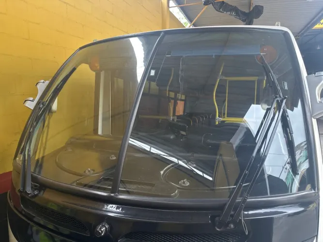 Pára-brisa ônibus piccolino