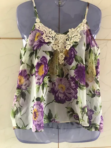 Blusa leve floral com renda