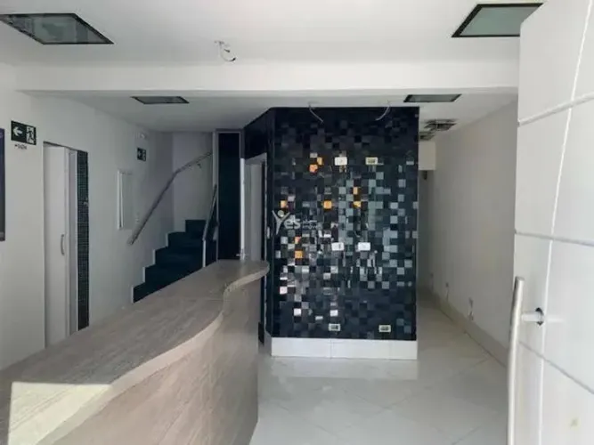 Sobrado Comercial a venda com 140 m² com 7 salas, 3 banheiros sendo 1 deles com hidromassa
