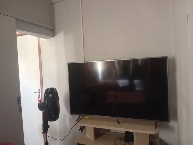 Vendo televisão 55 polegadas, funcionando perfeitamente, esta em perfeito estado.