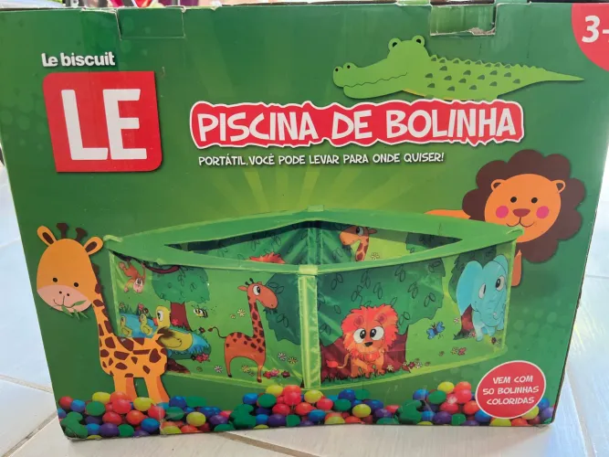 Piscina de bolinha lê biscoito