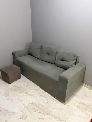 Sofá 3 Lugares + Puff