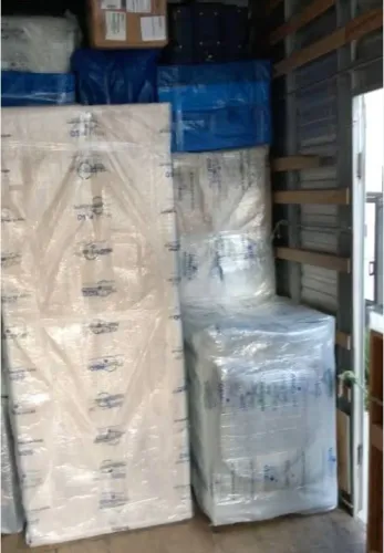 Faço serviço de ajudante de mudanças e carga e descarga, precisar só chamar no chat.
