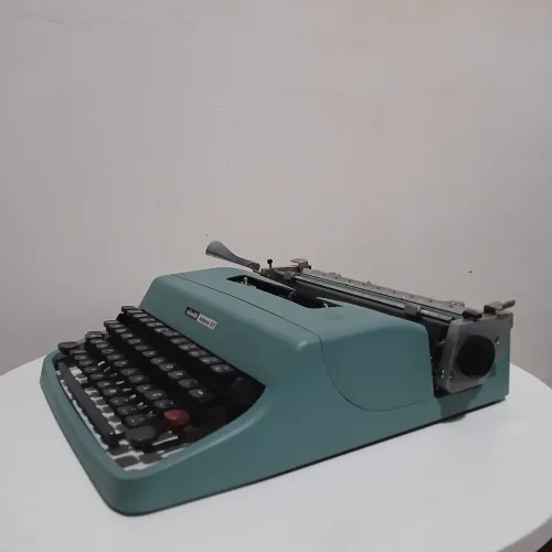 Máquina de escrever Olivetti Lettera 32