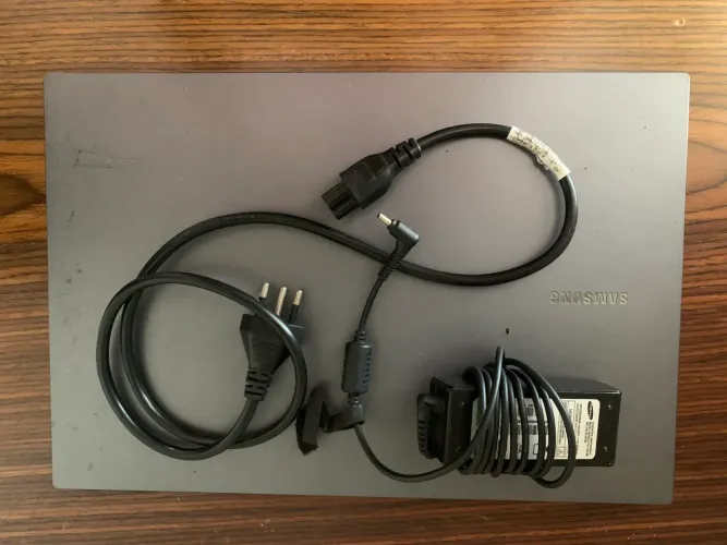Samsung Book 4GB RAM 128GB SSD - Impecável + Carregador Original