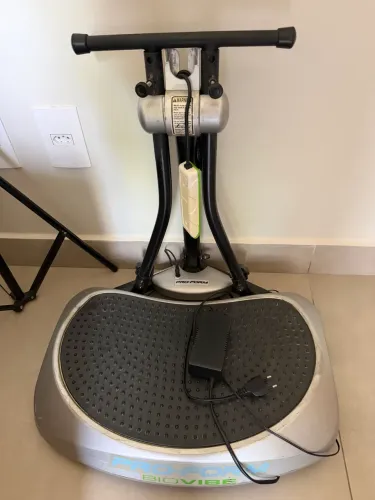 Plataforma vibratória adaptada para criança