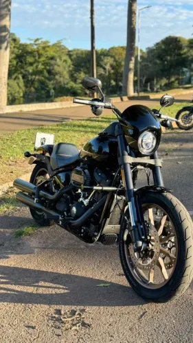 Harley Low Rider S 2020 | Preta | Tampa primaria skull.