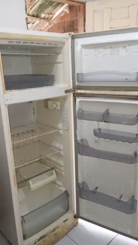 Vendo geladeira Consul muito boa