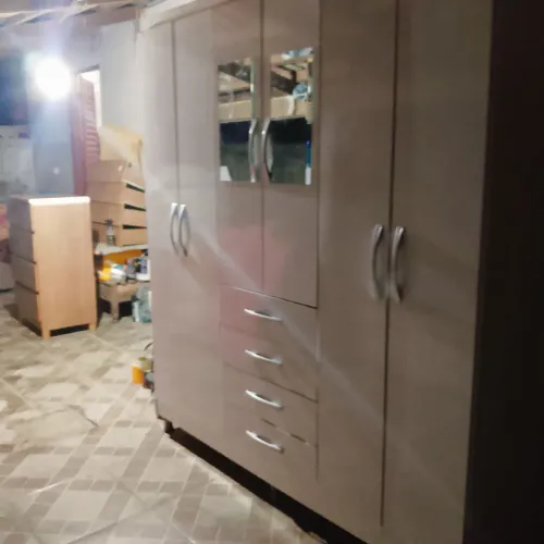 Vendo guarda roupa usado estado de novo montagem e entrega grátis em aparecida 