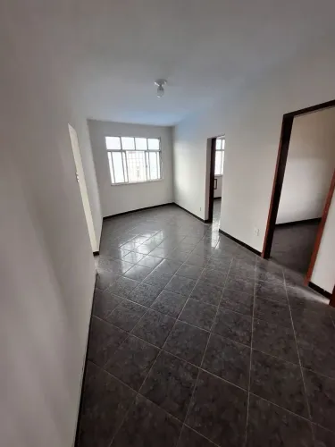 Vista Alegre, 4 quartos, sendo 3 mais um escritório. Ao lado da Av. Bras de Pina