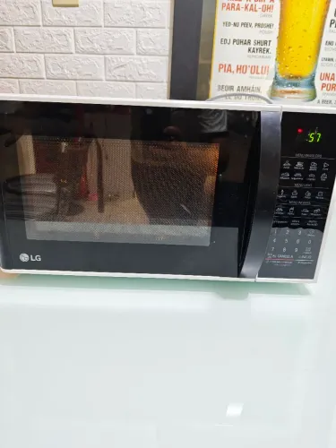 Microondas LG NOVO sem uso pequena avaria estética 220v 