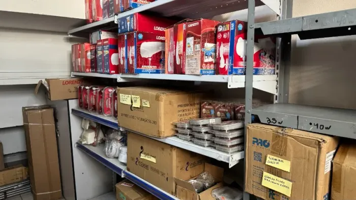 Vendo estantes prateleiras de aço para comercio
